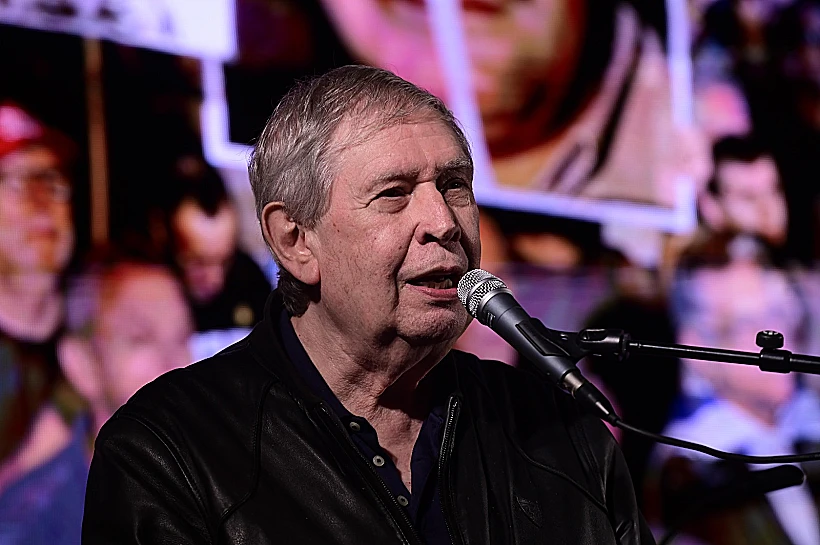 ראש המוסד לשעבר תמיר פרדו בהפגנה נגד הדחת רונן בר