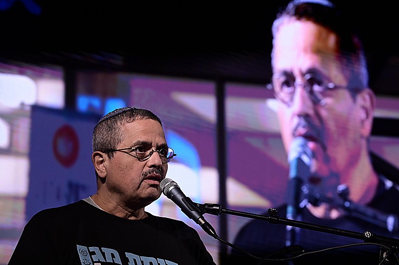 המפכ"ל לשעבר רוני אלשיך בהפגנה נגד הדחת רונן בר