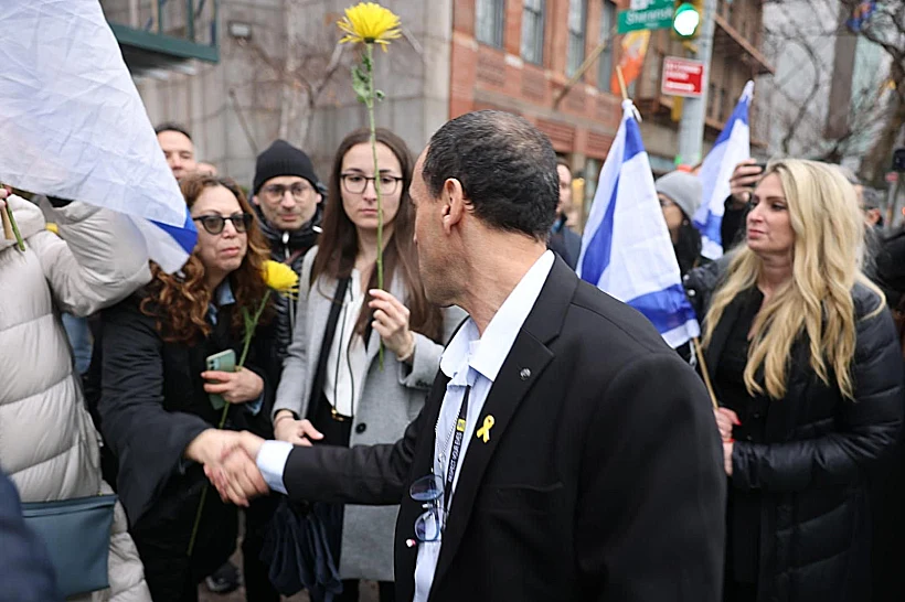 קבלת הפנים לאלי שרעבי מחוץ למטה האו"ם