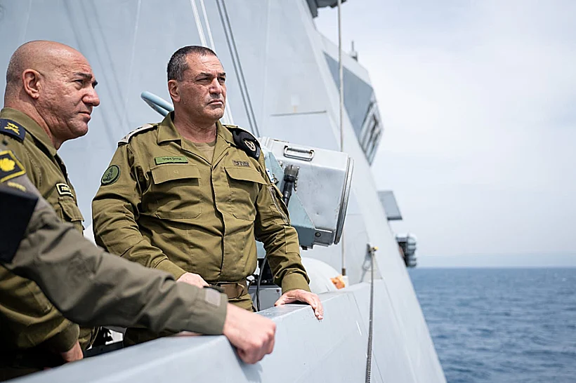 הרמטכ"ל זמיר בביקור בבסיס חיל הים בחיפה