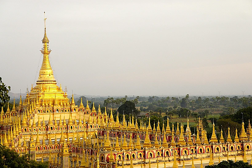 שווי דגון פגודה (Shwedagon Pagoda) בעיר יאנגון מיאנמר