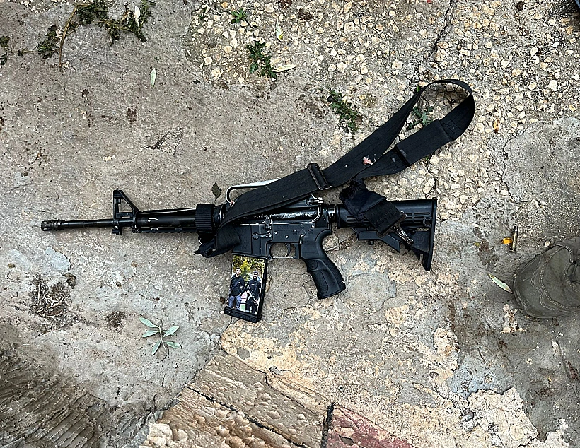 נשק מסוג M-16 איתו המחבל ניסה להימלט