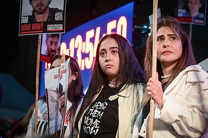 לירי אלבג עם אימה בהפגנה בכיכר החטופים