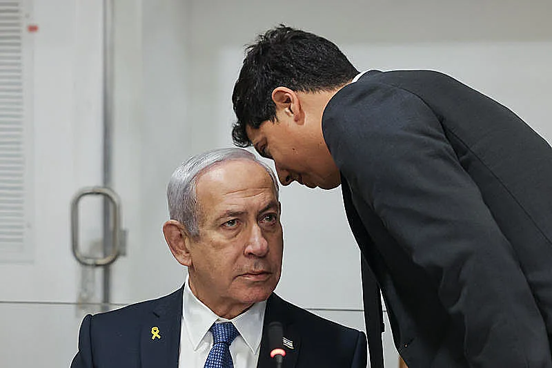 רה"מ בנימין נתניהו וסנגורו עמית חדד בבית המשפט