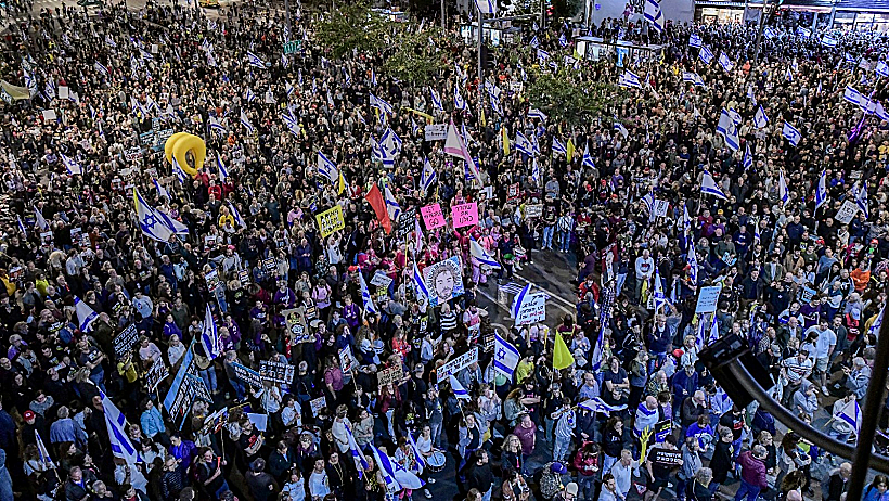 אלפים בהפגנה למען החטופים בתל אביב