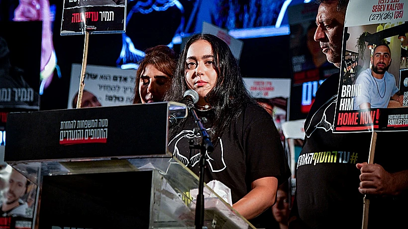 לירי אלבג בתל אביב