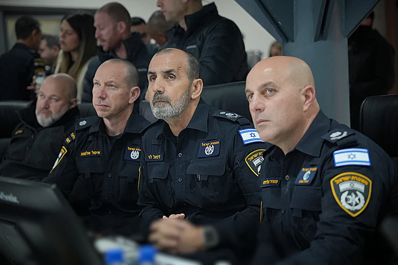 המפכ"ל דני לוי בחפ"ק במהלך הפשיטה על חברי ארגון הפשע אבו לטיף