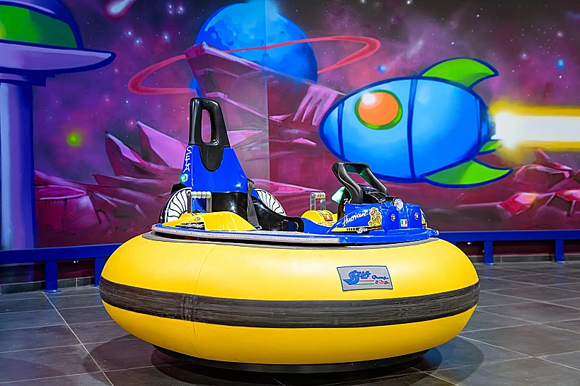 מכוניות מתנגשות במג'יק קאס