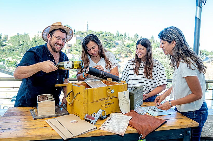 תיבת בריחה במרכז בגין