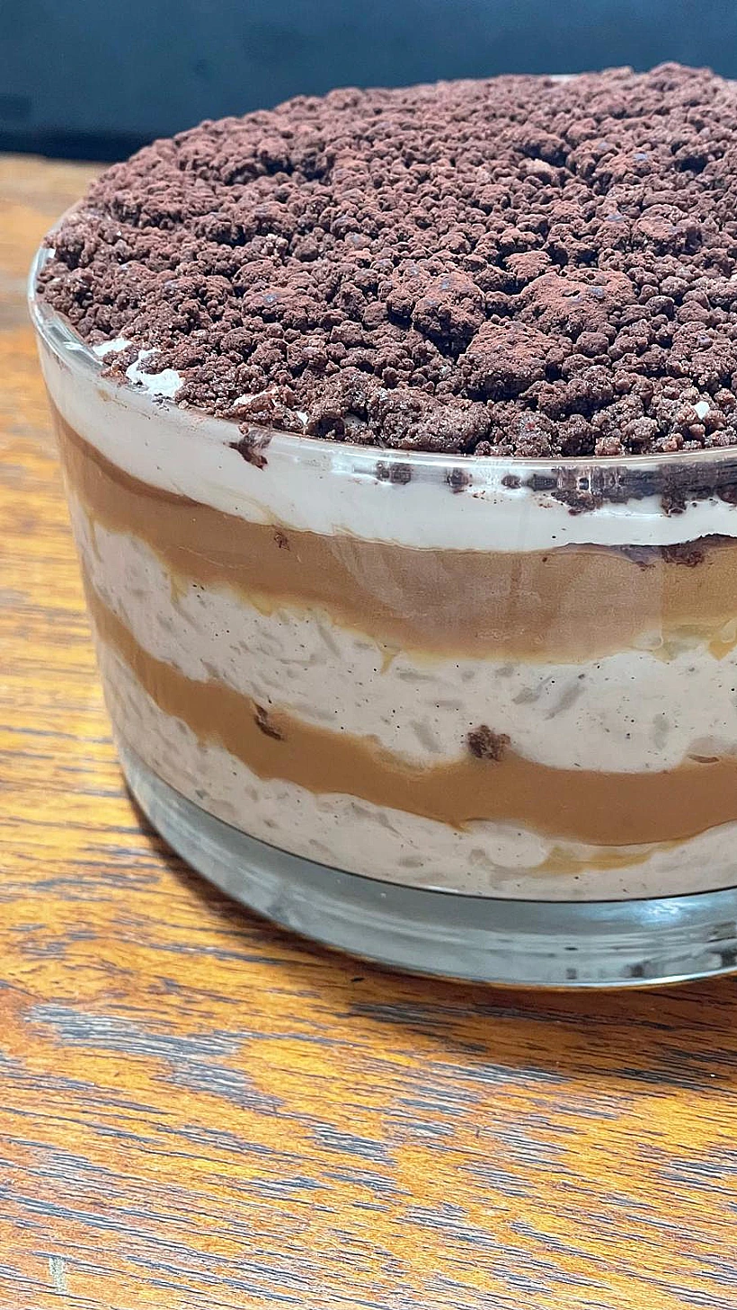 גביע שכבות בנופי של WE LIKE YOU TOO