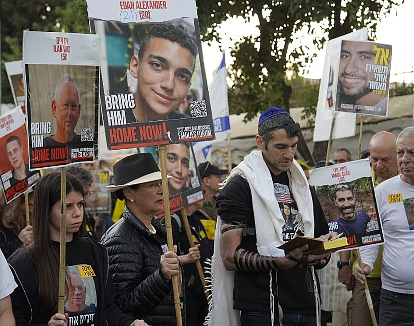 קרובי חטופים מחוץ למעון ראש הממשלה