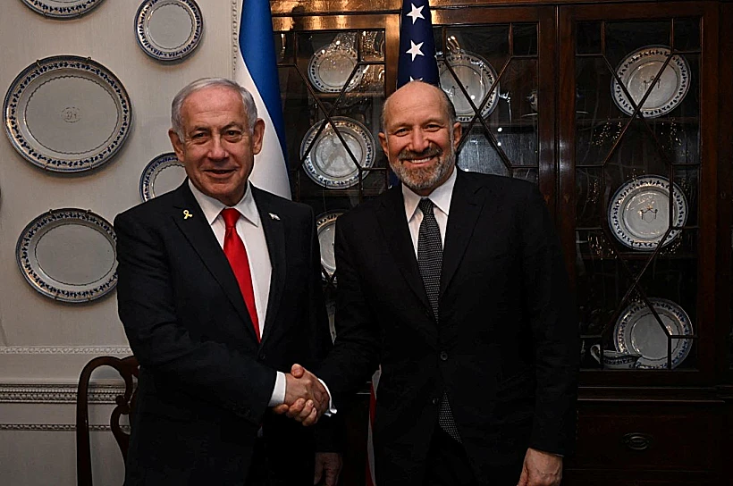 ראש הממשל בנימין נתניהו ומזכיר המסחר האמריקני הווארד לוטניק בבלייר האוס, וושינגטון