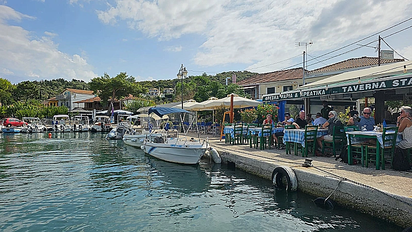 חופשה ביון, לפקדה כפר יווני, טברנה, שייט