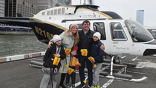 אגוסטין אסקובר ובני משפחתו, לפני ההתרסקות