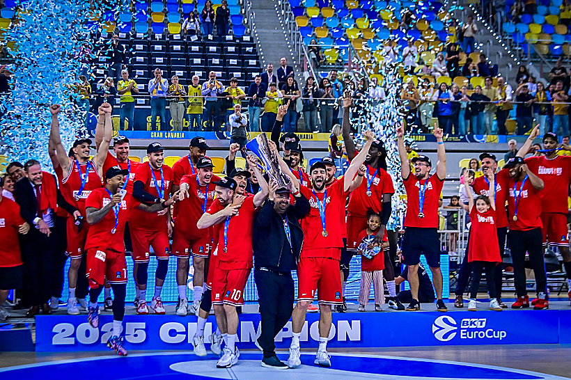 האדומים חוגגים זכייה ביורוקאפ