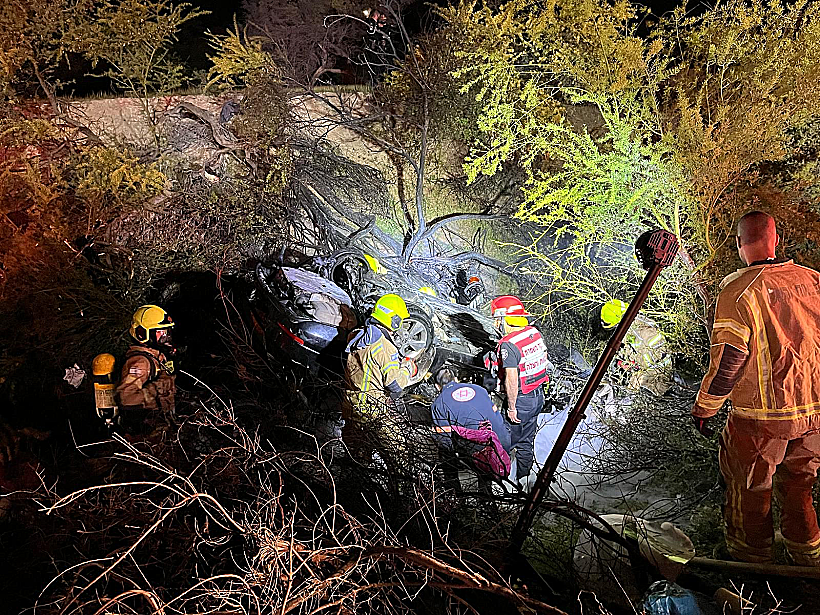 הרכב שהתהפך ועלה באש בכביש 1