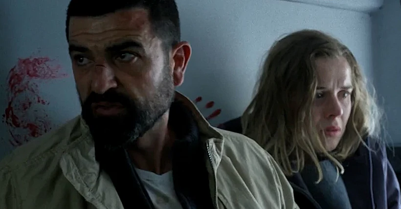 עמוס תמם ב"אזהרת מסע: אתונה"