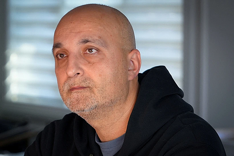 עדי, אביו של החייל החטוף עידן אלכסנדר