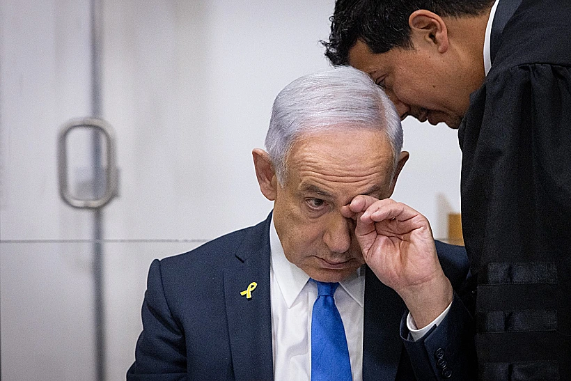 רה"מ נתניהו עם סנגורו עמית חדד בבית המשפט