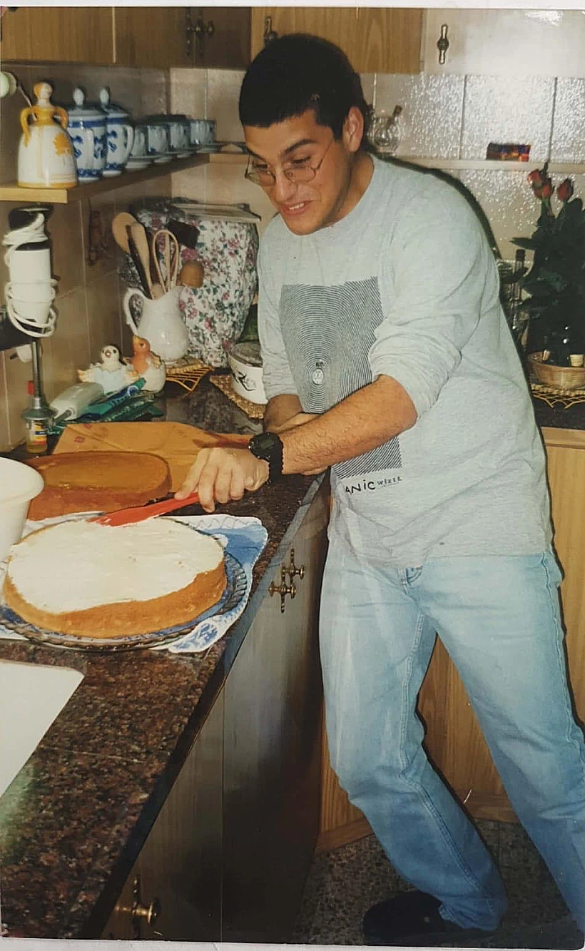 התמונה האחרונה של ליאור ז"ל עם העוגה האהובה עליו