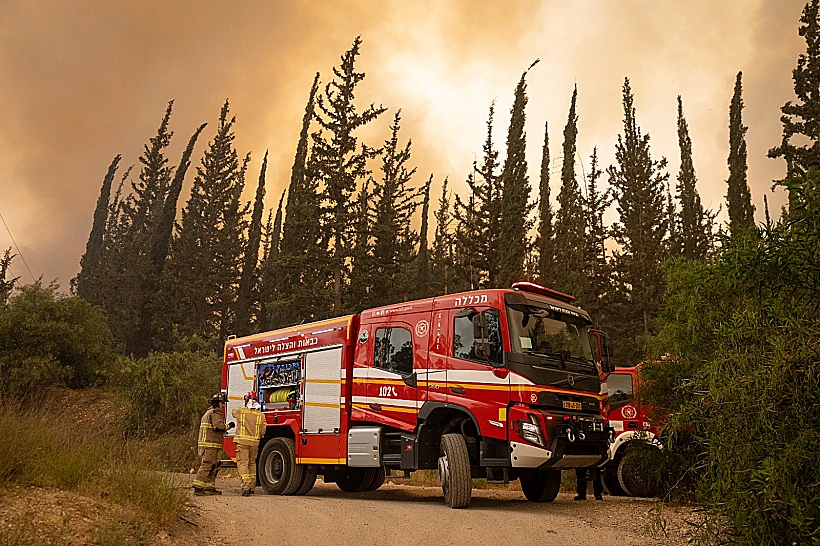 כבאית אש עשן השריפות במושב אשתאול ליד בית שמש