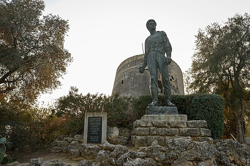 פסלו של מרדכי אנילביץ' בקיבוץ יד מרדכי בעוטף עזה