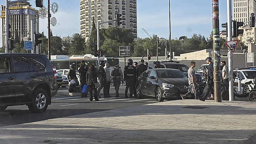 רכב משיירת ראש הממשלה לאחר התאונה בירושלים