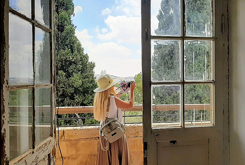 תיירת בירושלים