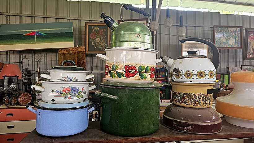 בחצר האחורית גראז' סייל