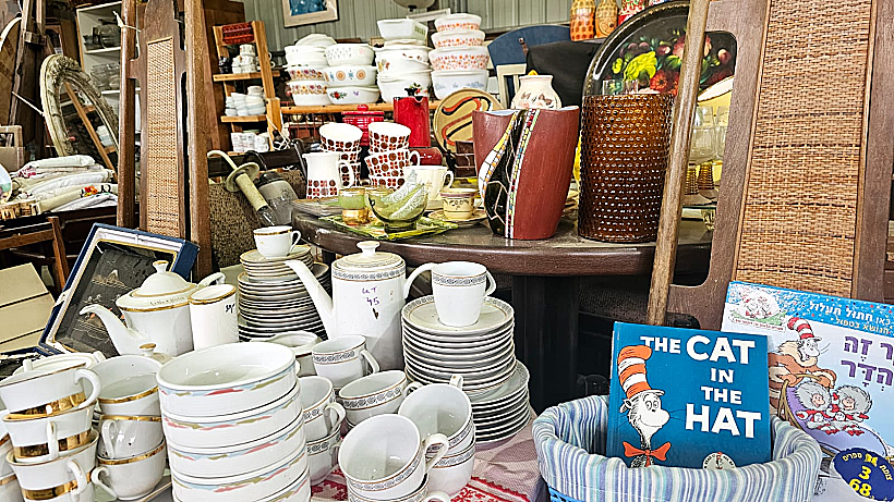 בחצר האחורית גראז' סייל