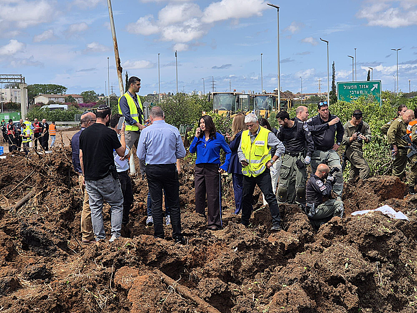 מירי רגב בהערכת מצב באזור הנפילה נתב"ג