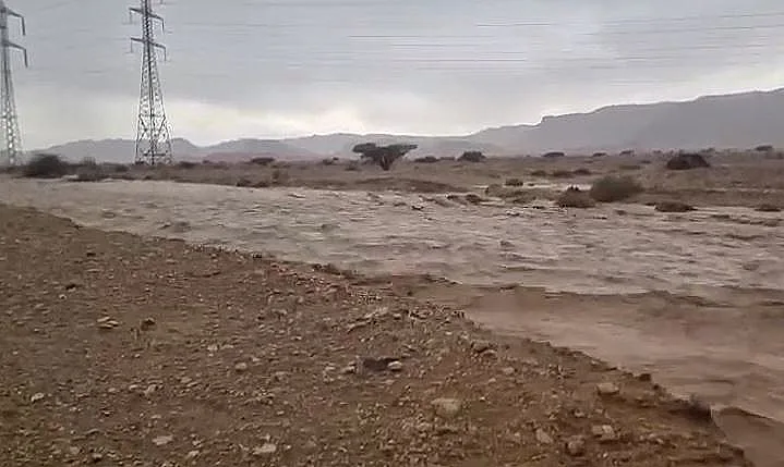 זרימת מים סמוך לירוחם