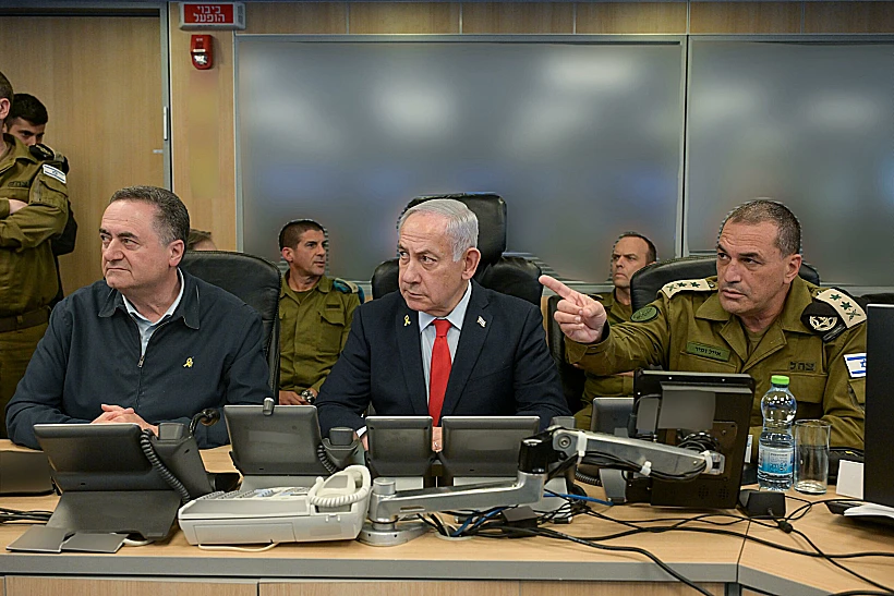 רה"מ נתניהו, השר כ"ץ והרמטכ"ל זמיר בבור בקריה במהלך התקיפה בתימן