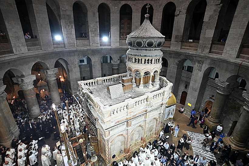טקס לזכרו של האפיפיור פרנציסקוס בכנסיית הקבר בירושלים