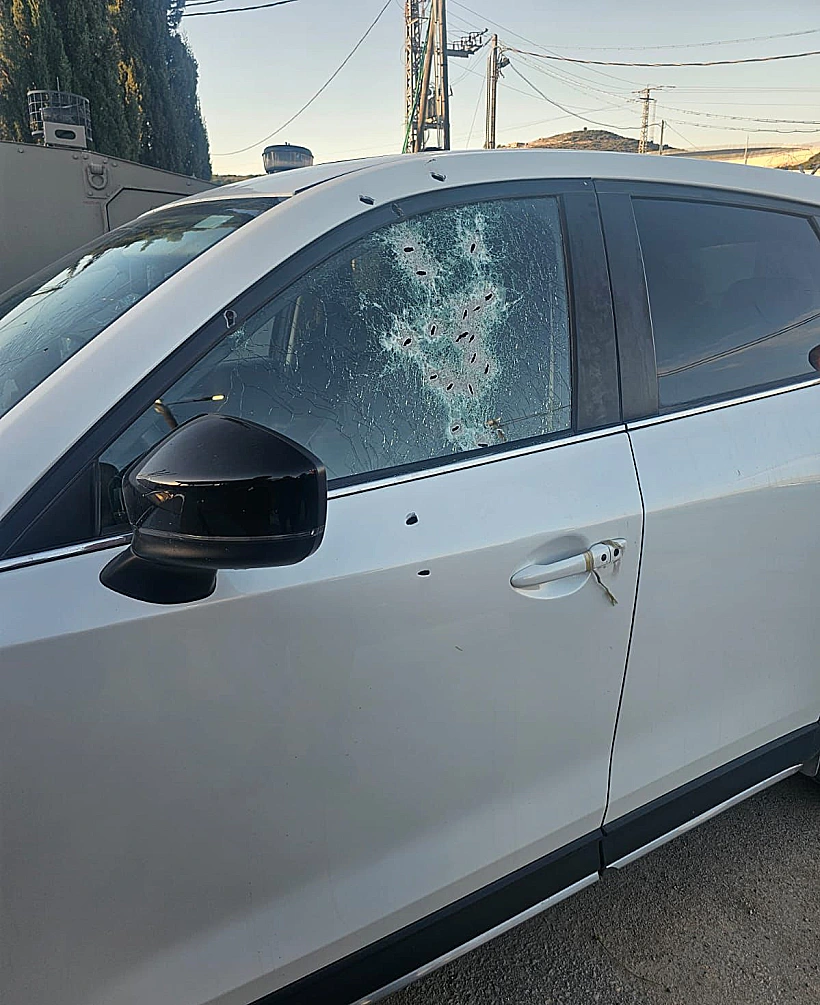 הרכב שנפגע מירי בריחן