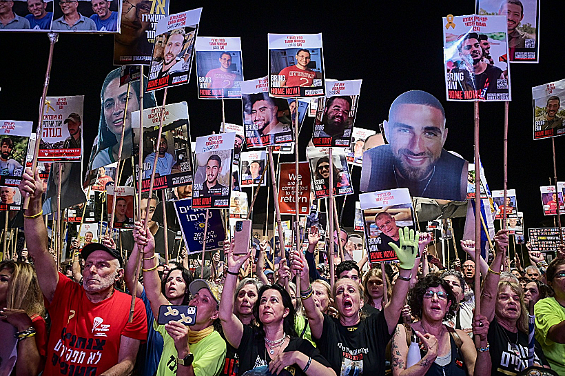 מפגינים בכיכר החטופים