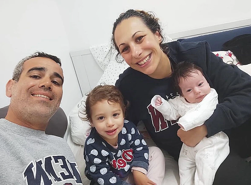 לישי ועמרי מירן עם בנותיהם