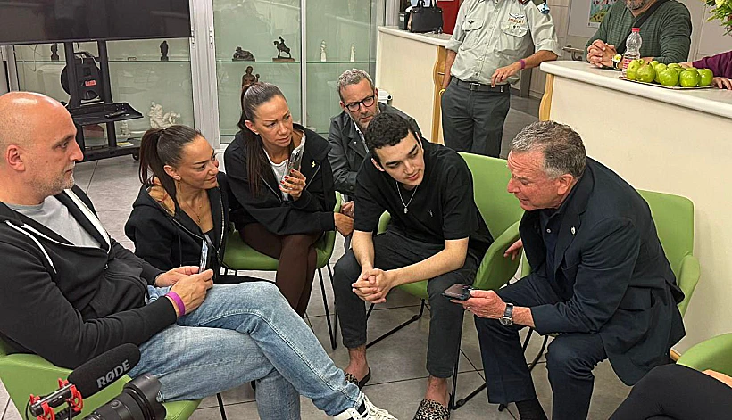 עידן אלכסנדר משוחח עם טראמפ בטלפון דרך סטיב ויטקוף