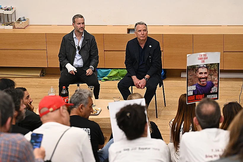 סטיב ויטקוף ואדם בוהלר במטה החטופים