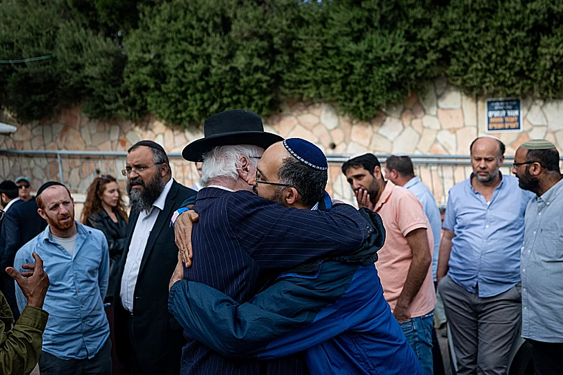 הלווייתה של צאלה גז שנרצחה בפיגוע בשומרון