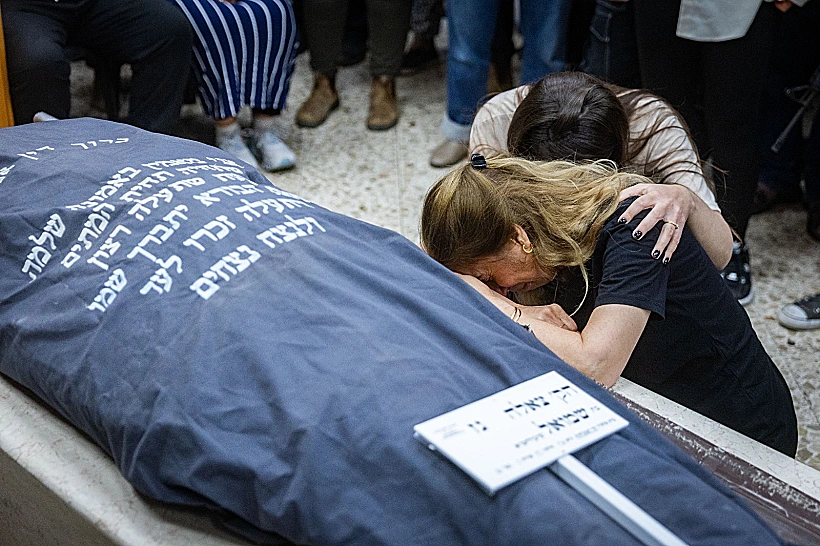 הלווייתה של צאלה גז שנרצחה בפיגוע בשומרון