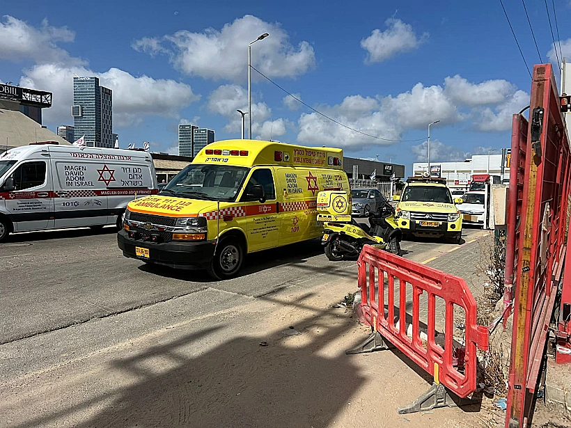 אמבולנס באתר בנייה בבני ברק