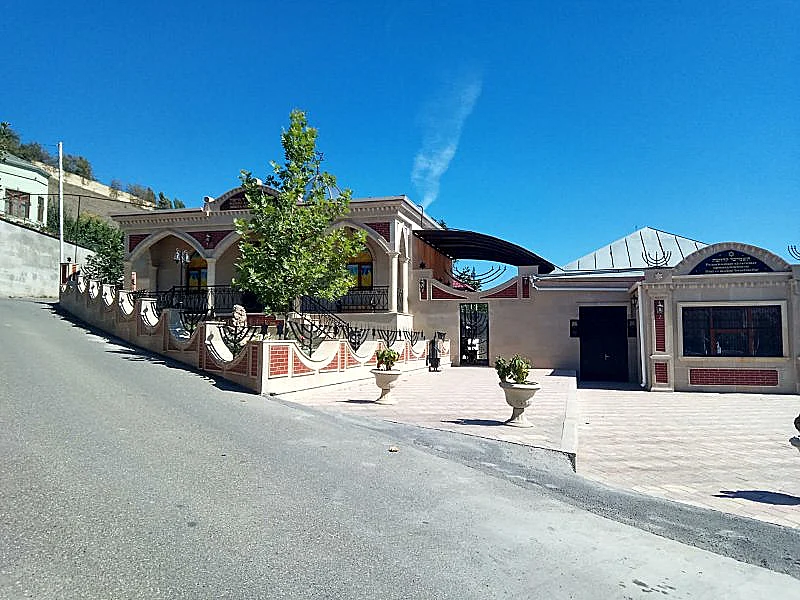 בית הכנסת בעיירה קירמיזי קסבה אזרבייג'ן