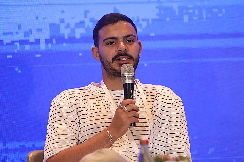 שורד השבי עומר ונקרט בכנס לשכת עורכי הדין