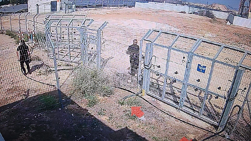 מחבלים חודרים לקיבוץ כרם שלום ב-7 באוקטובר