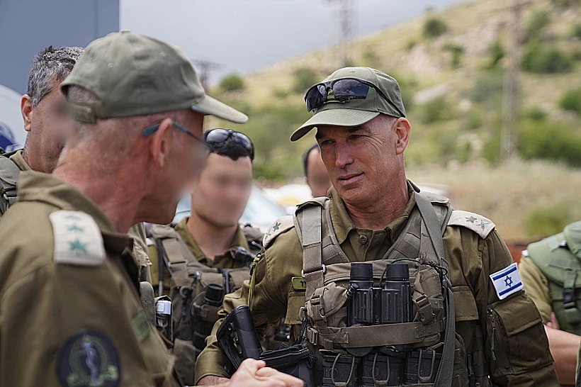 אלוף פיקוד הצפון אורי גורדין במתקן לטיפול בפצועים בדרום סוריה