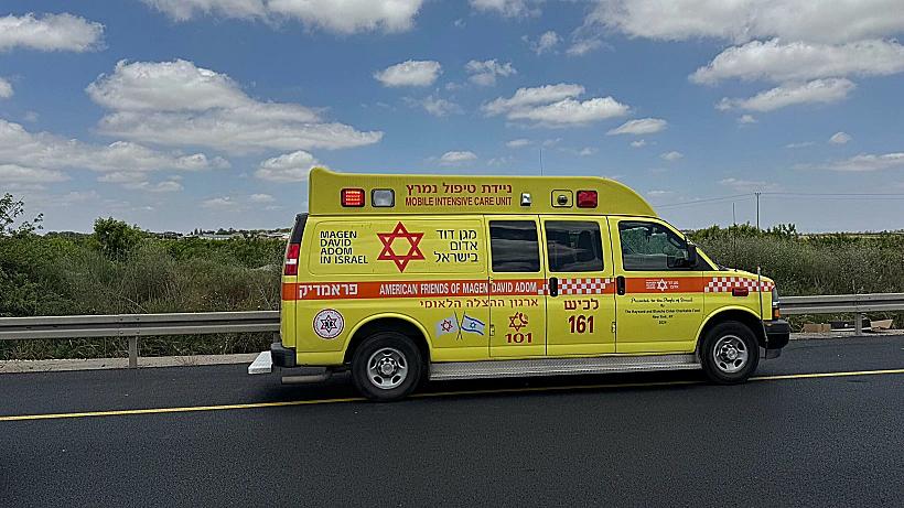 אמבולנס בזירת התאונה סמוך לאמונים