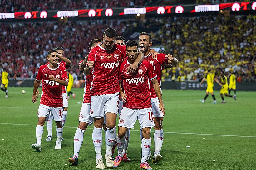 דן ביטון חוגג ושחקני ב"ש חוגגים, גמר גביע המדינה בין הפועל באר שבע לבית"ר ירושלים באצטדיון בלומפילד