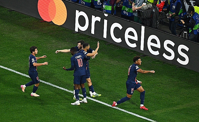 שחקני פריז סן-ז'רמן חוגגים