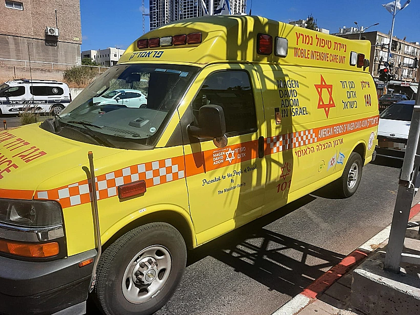 אמבולנס בזירת הרצח בבת ים